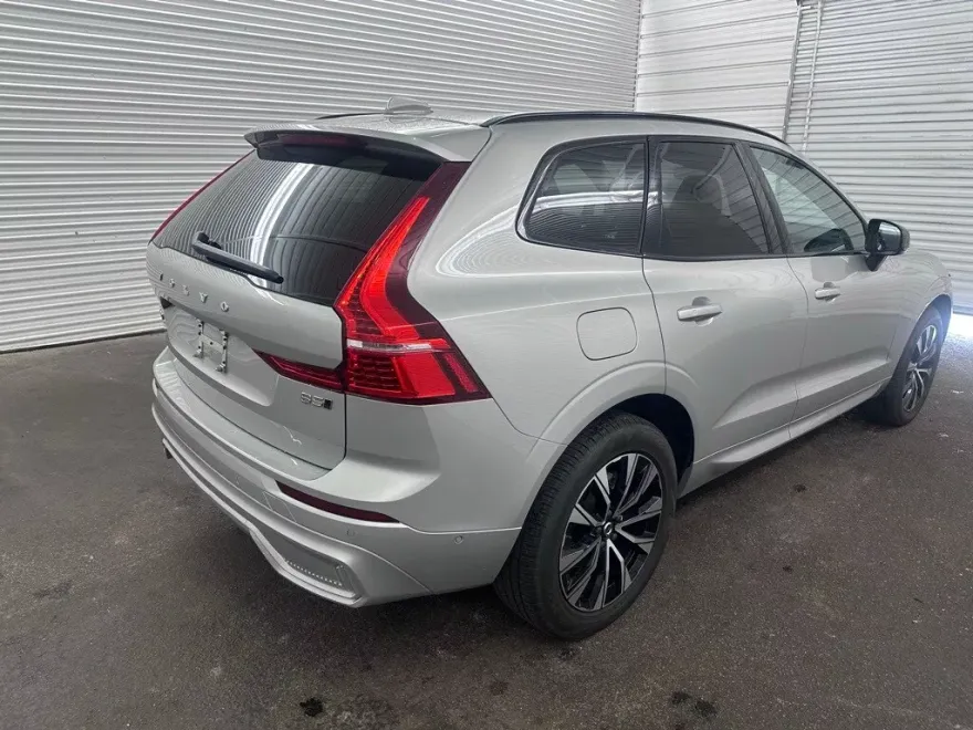 2025 Volvo XC60 B5 Plus photo 1