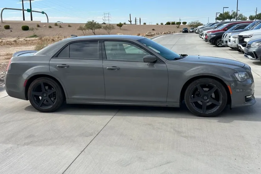 2019 Chrysler 300 S photo 1