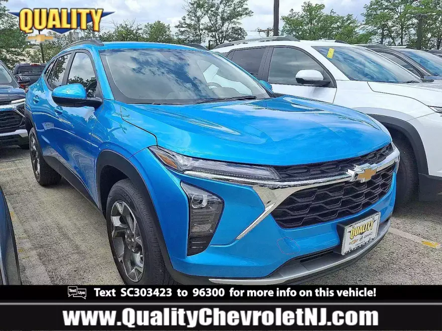 2025 Chevrolet Trax LT photo 1