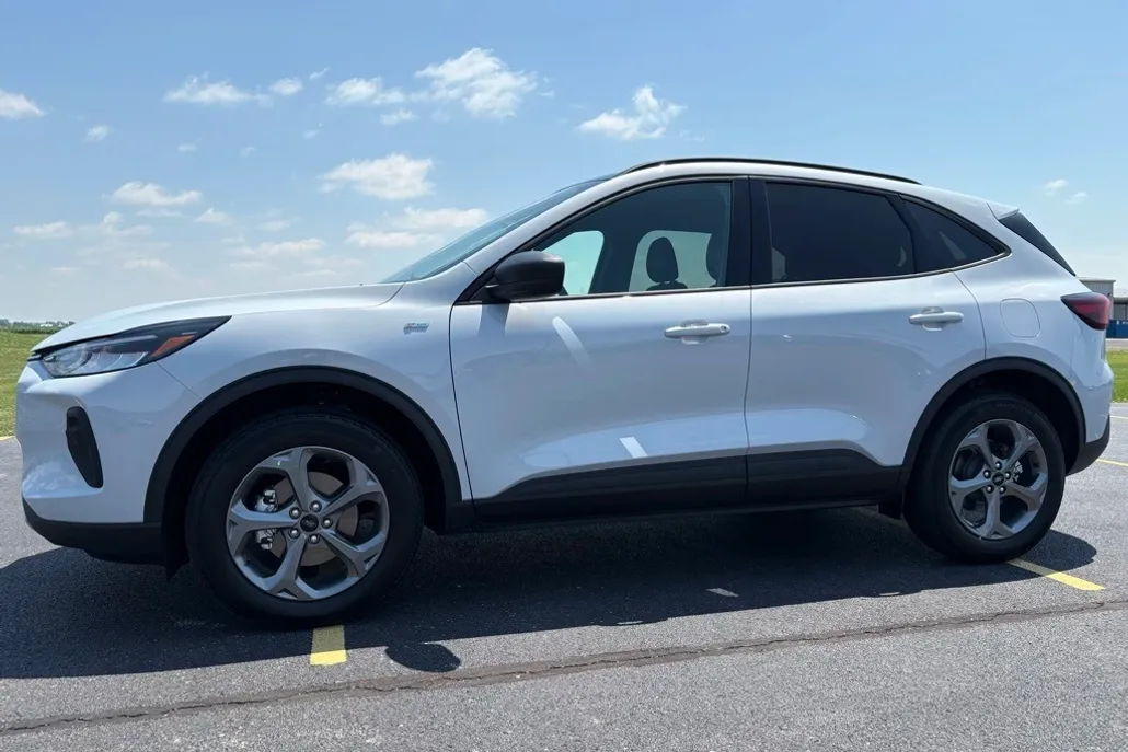 2025 Ford Escape ST-Line photo 1