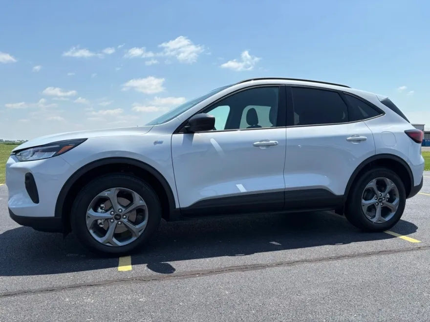 2025 Ford Escape ST-Line photo 1