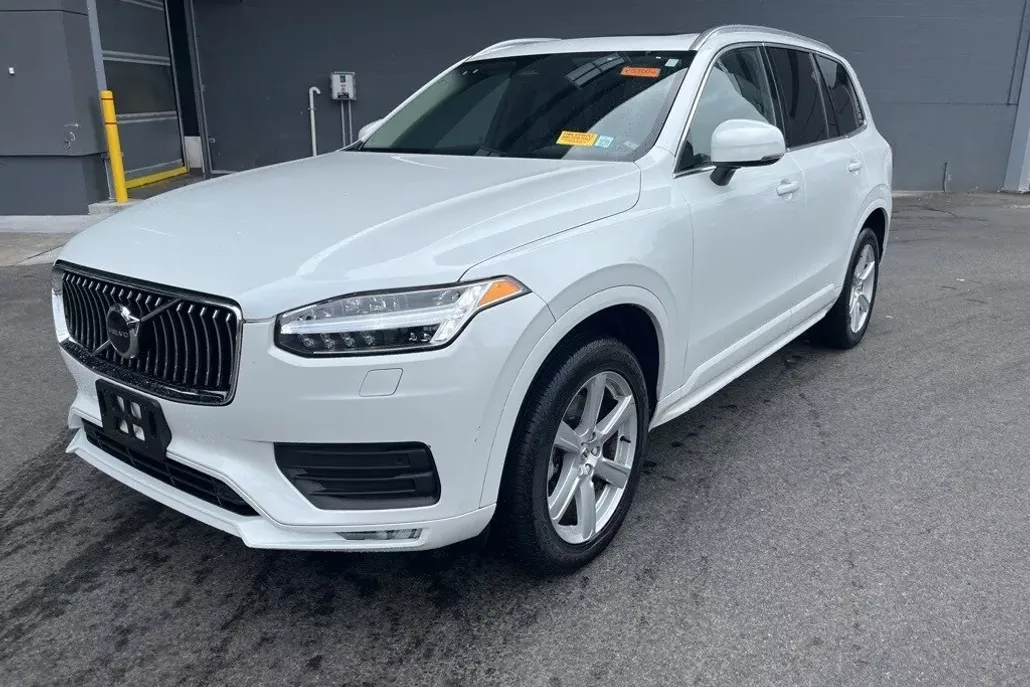 2023 Volvo XC90 B5 AWD Core photo 1