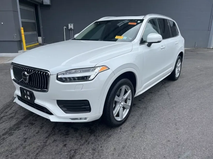 2023 Volvo XC90 B5 AWD Core photo 1
