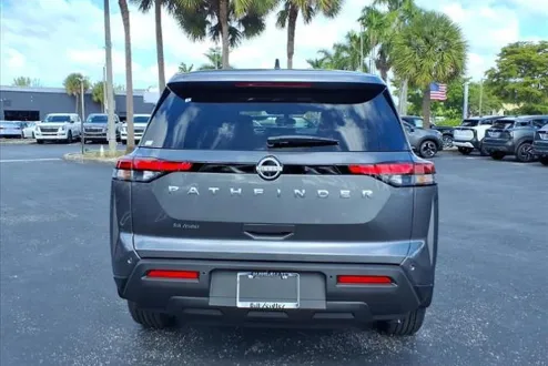 2025 Nissan Pathfinder S photo 3