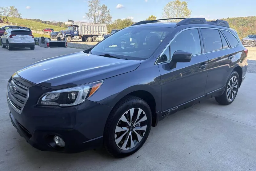 2017 Subaru Outback 2.5i Limited photo 1