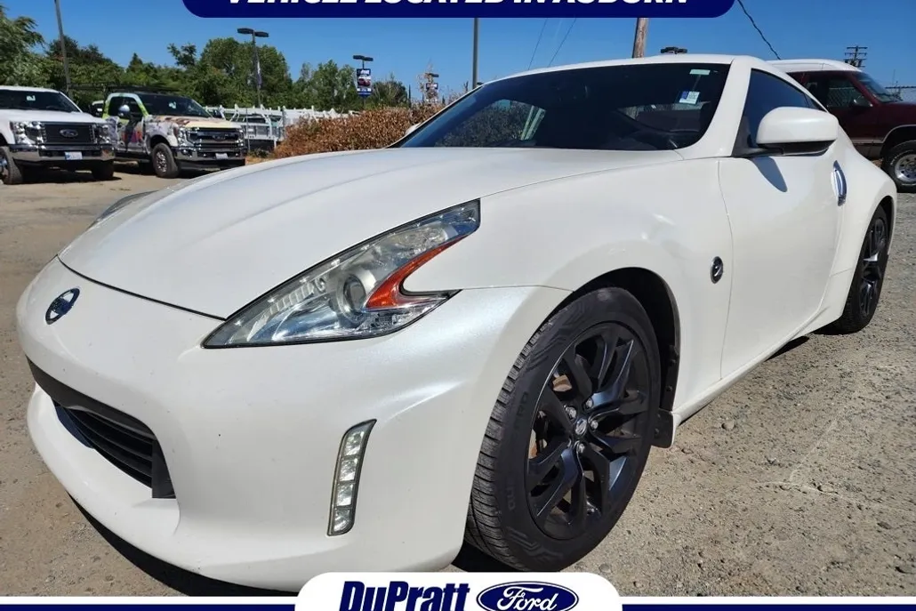 2017 Nissan 370Z Touring photo 1