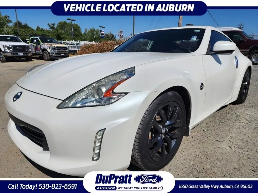 2017 Nissan 370Z Touring photo 1