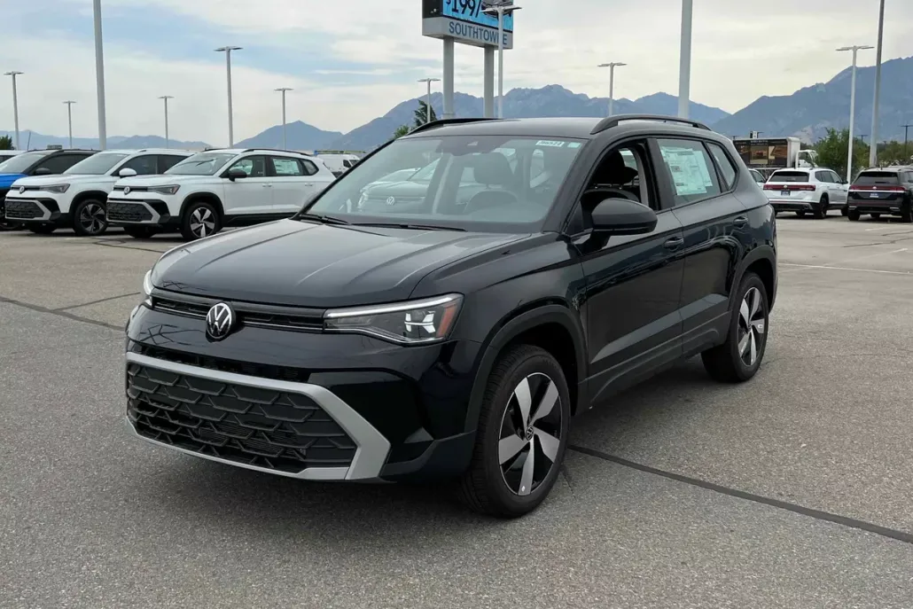 2025 Volkswagen Taos S photo 1