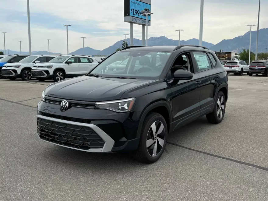 2025 Volkswagen Taos S photo 1