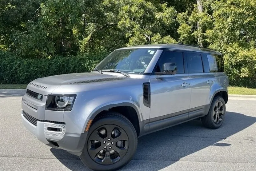 2023 Land Rover Defender SE photo 1