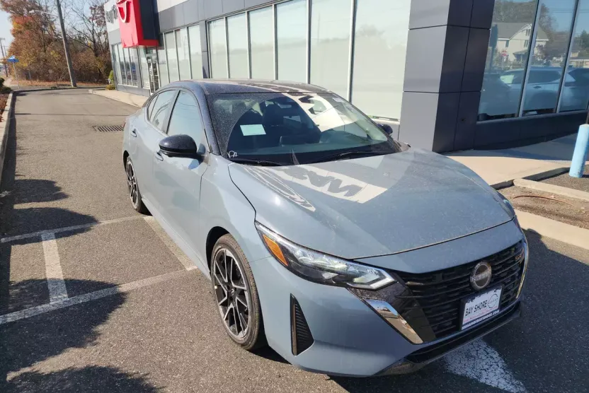 2025 Nissan Sentra SR photo 1