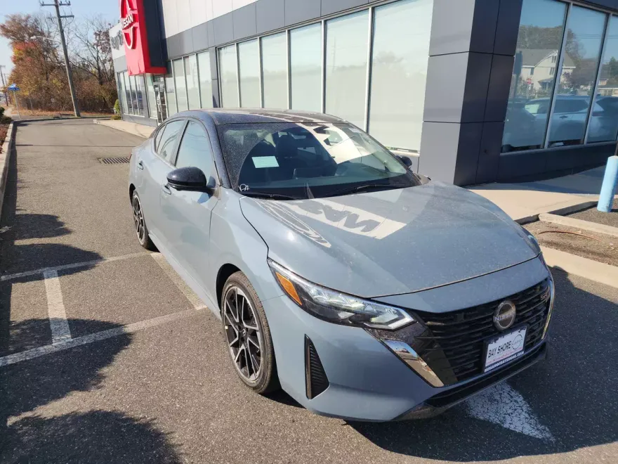 2025 Nissan Sentra SR photo 1