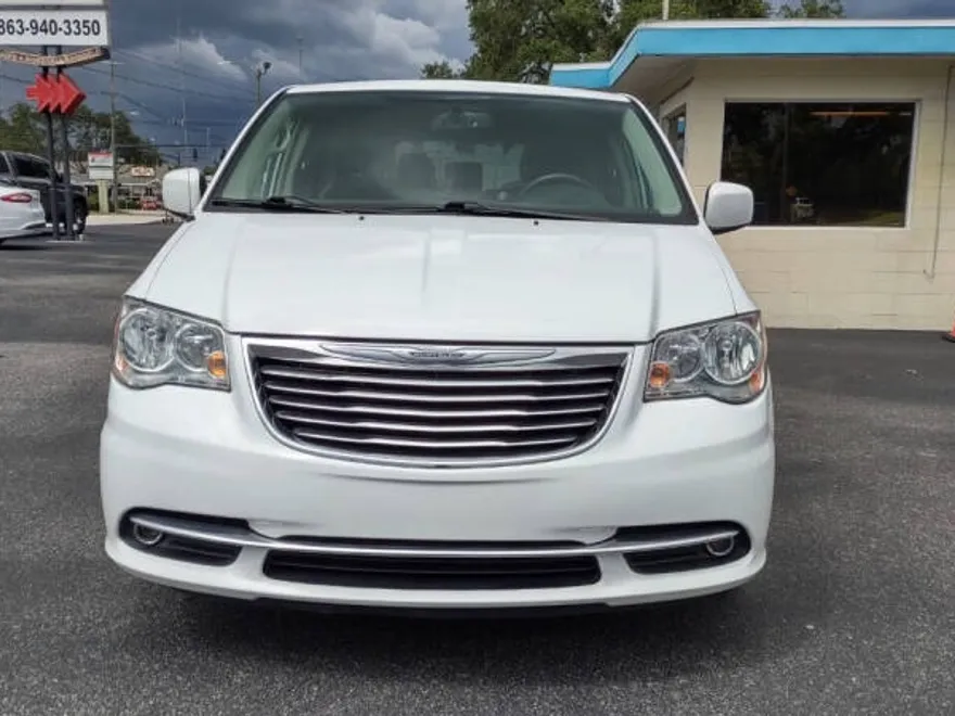 2015 Chrysler Town & Country Touring photo 1