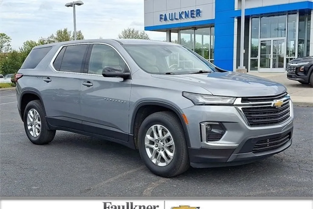 2023 Chevrolet Traverse 1LS photo 1