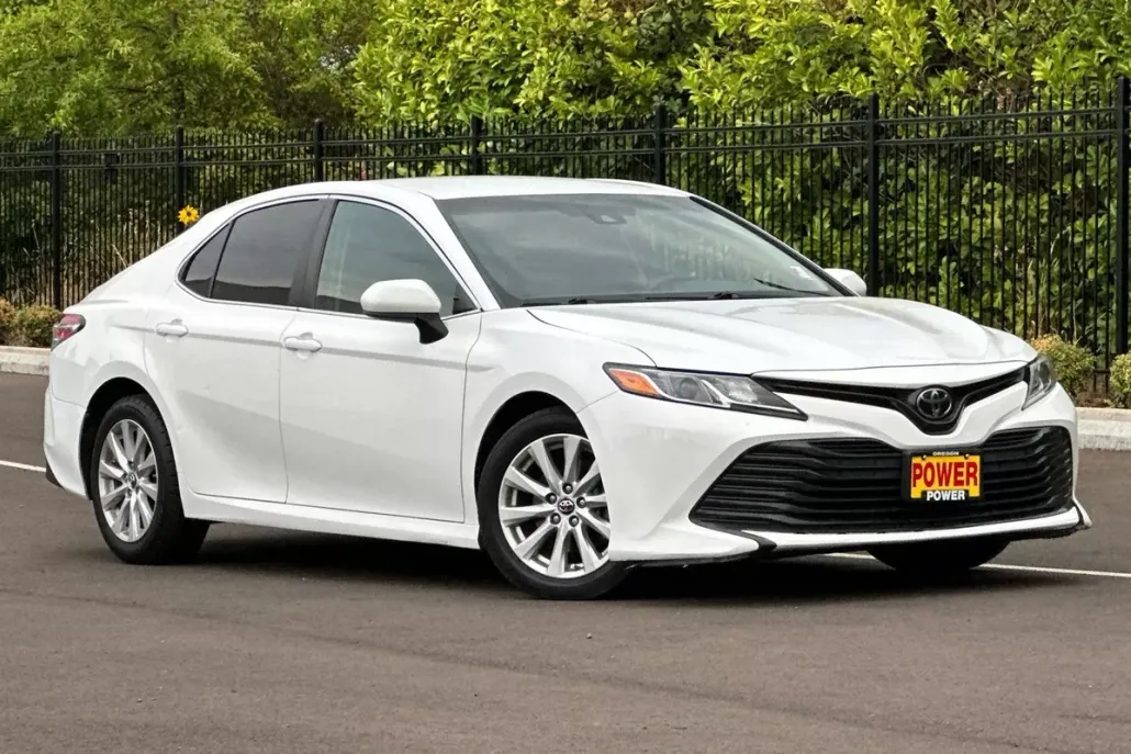 2018 Toyota Camry LE photo 1