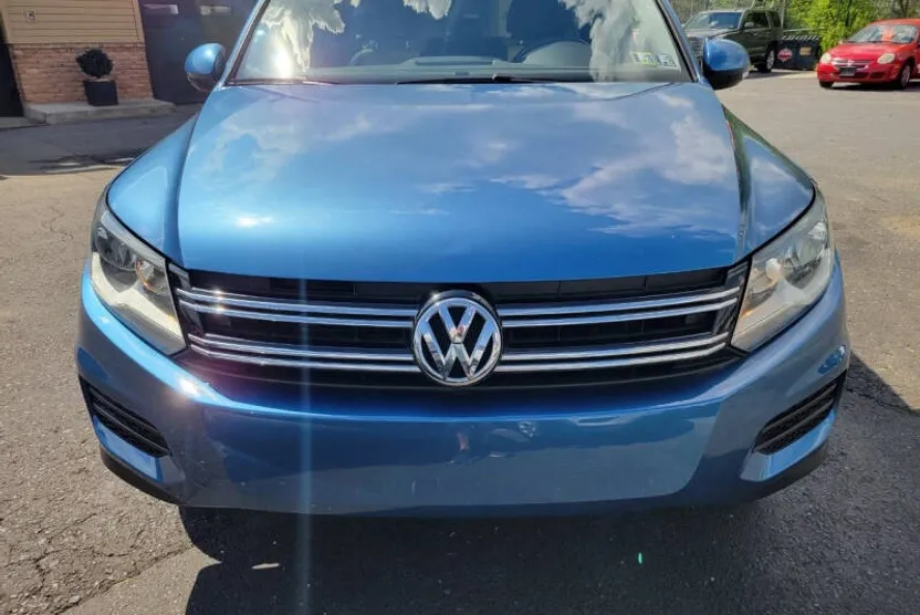 2017 Volkswagen Tiguan S photo 1