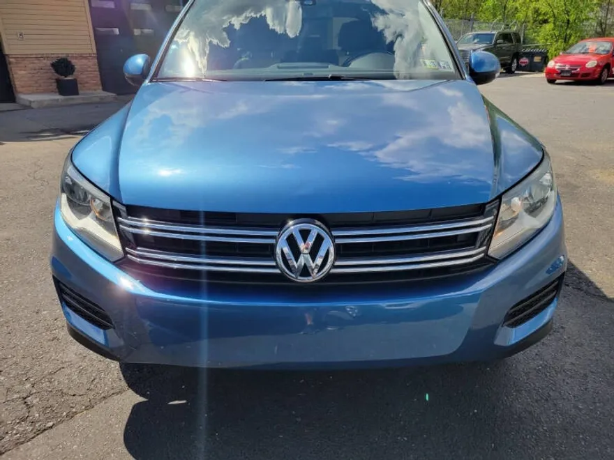 2017 Volkswagen Tiguan S photo 1