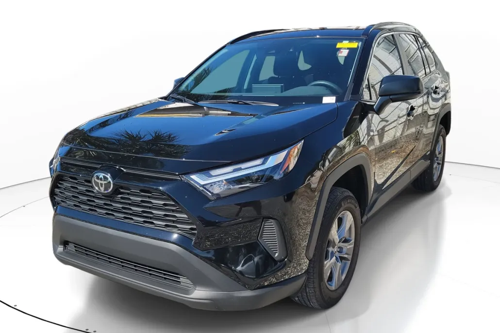 2025 Toyota RAV4 Hybrid LE photo 1
