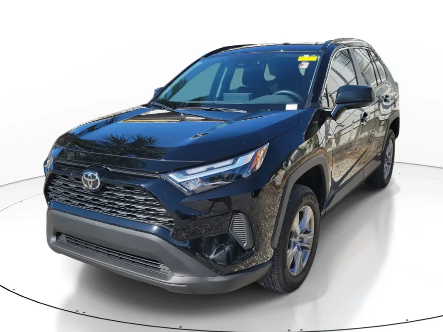 2025 Toyota RAV4 Hybrid LE photo 1