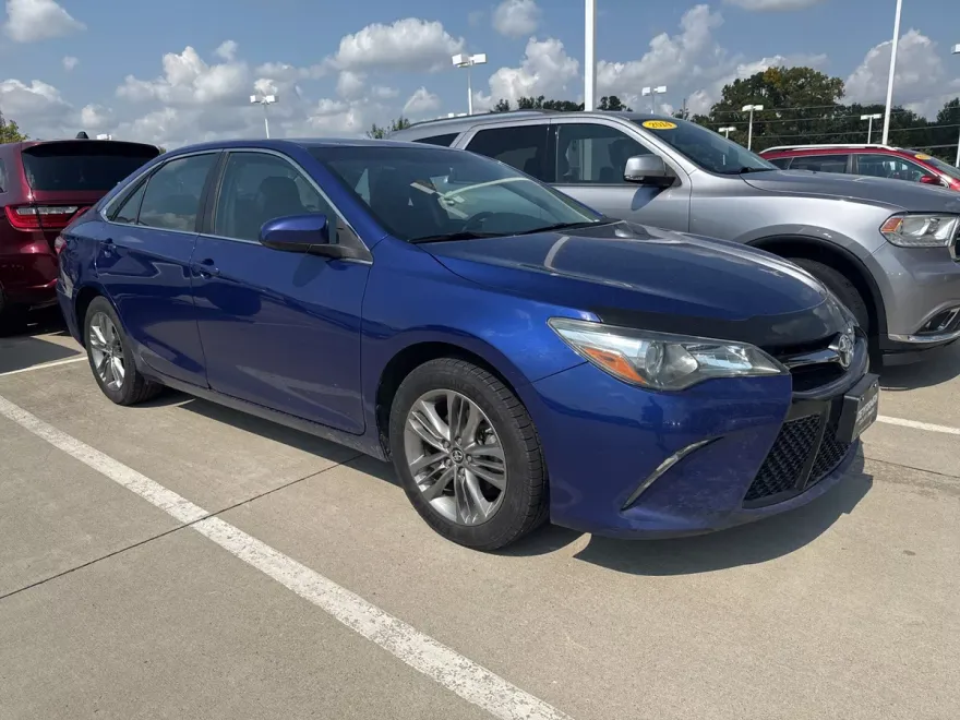 2016 Toyota Camry photo 1