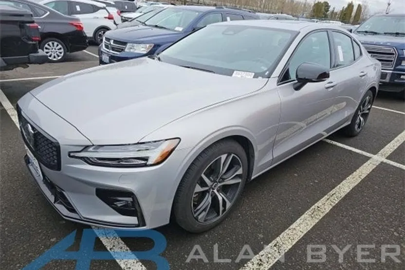 2025 Volvo S60 Core photo 1