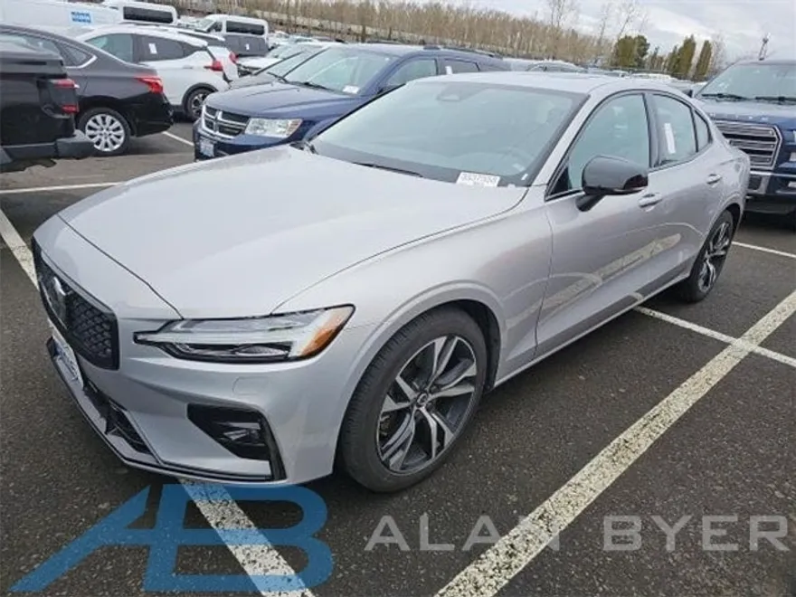 2025 Volvo S60 Core photo 1