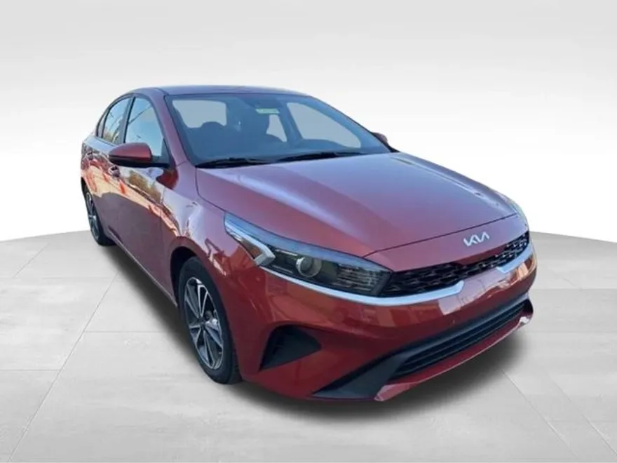 2023 Kia Forte LXS photo 1