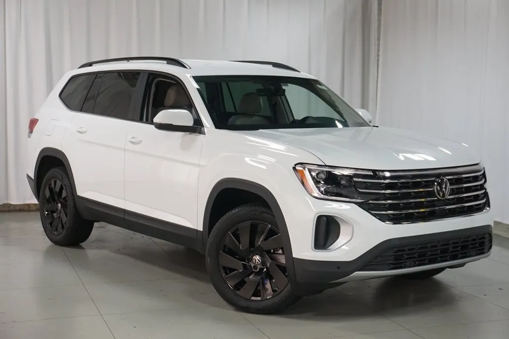2025 Volkswagen Atlas SE Technology photo 1