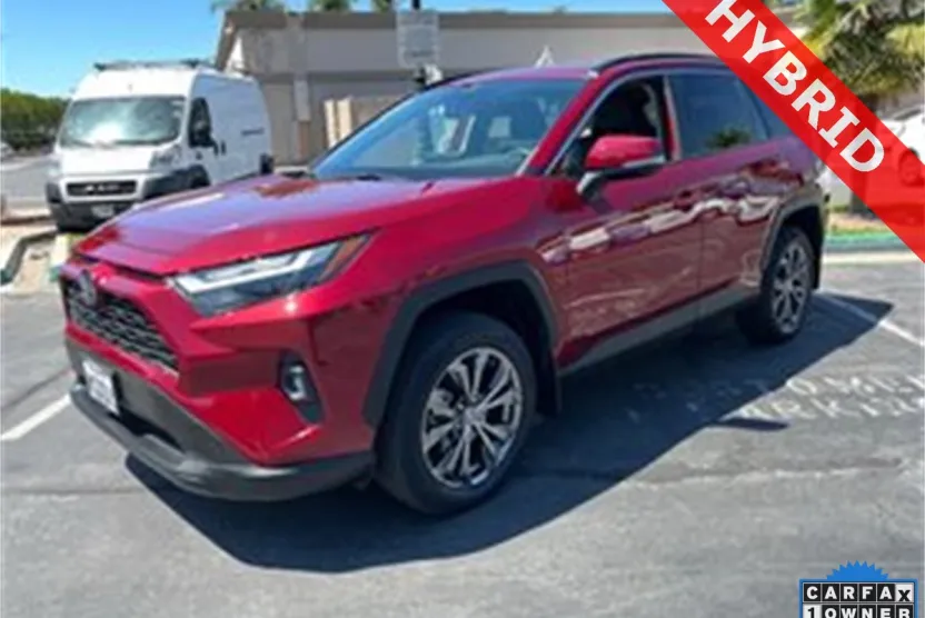 2022 Toyota RAV4 XLE Premium photo 1