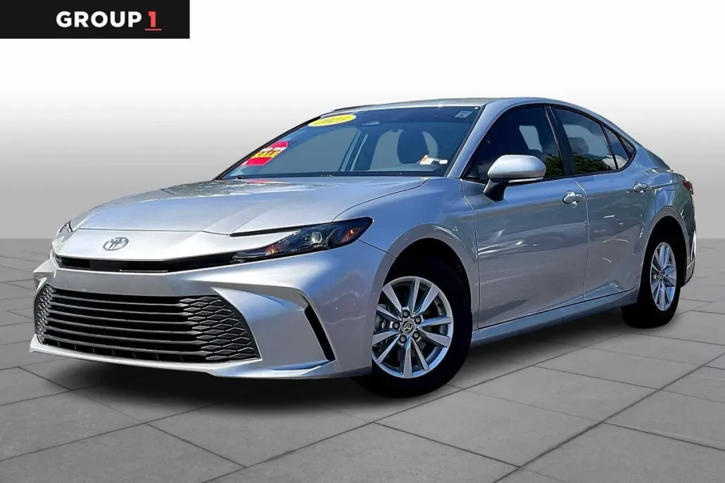 2025 Toyota Camry LE photo 1