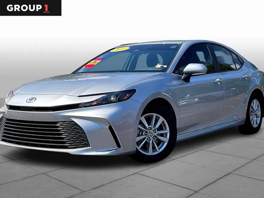 2025 Toyota Camry LE photo 1