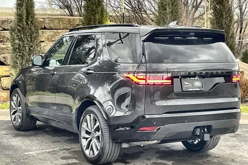 2025 Land Rover Discovery SE photo 1