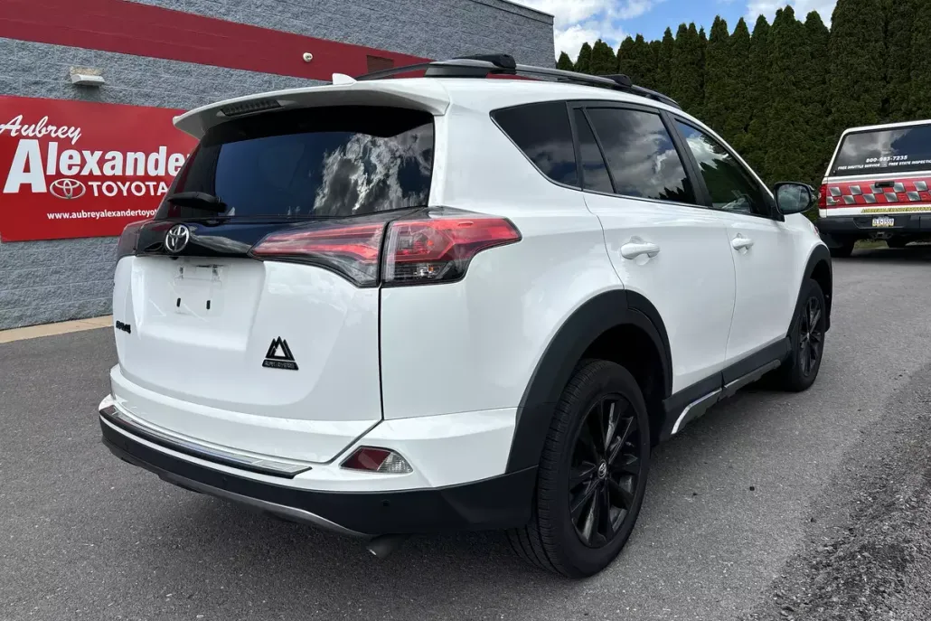 2018 Toyota RAV4 Adventure photo 1