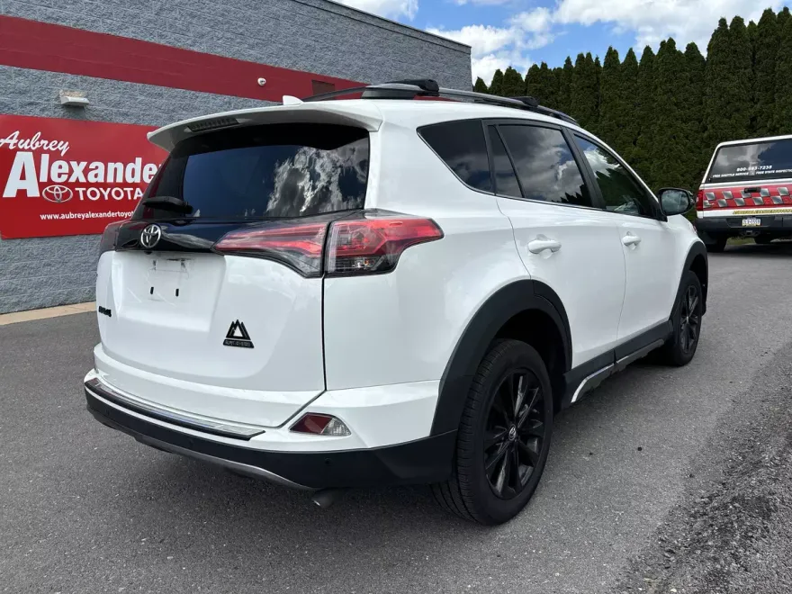 2018 Toyota RAV4 Adventure photo 1