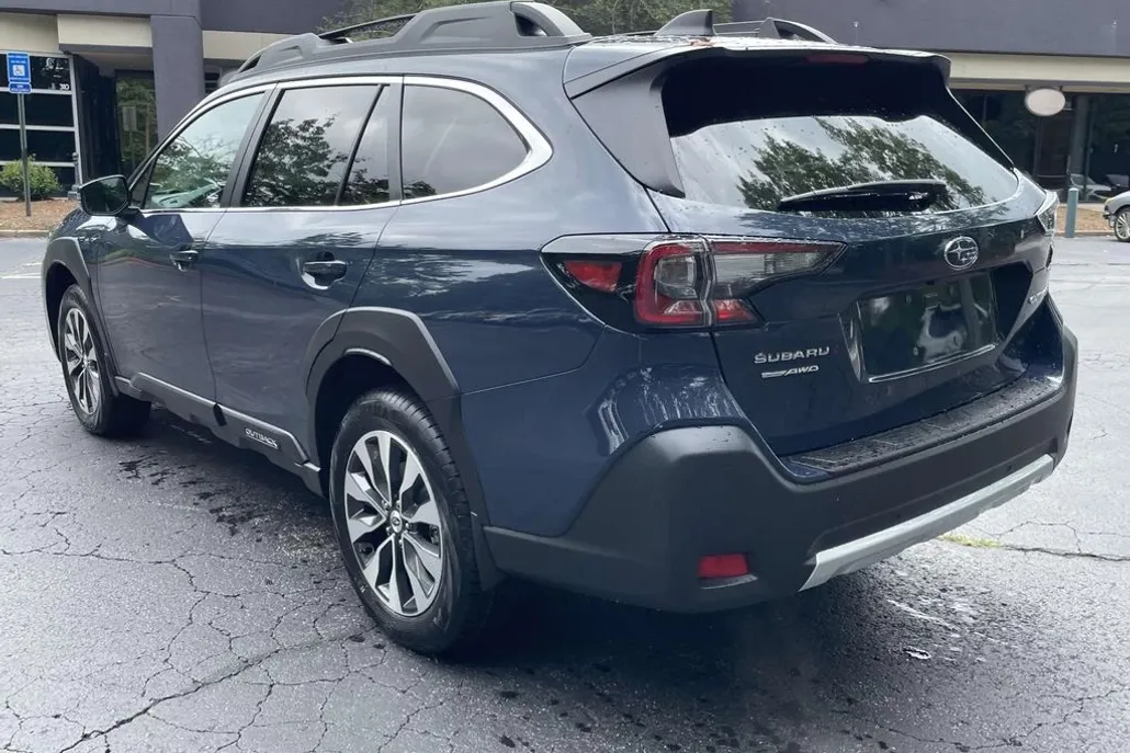 2025 Subaru Outback Limited photo 1