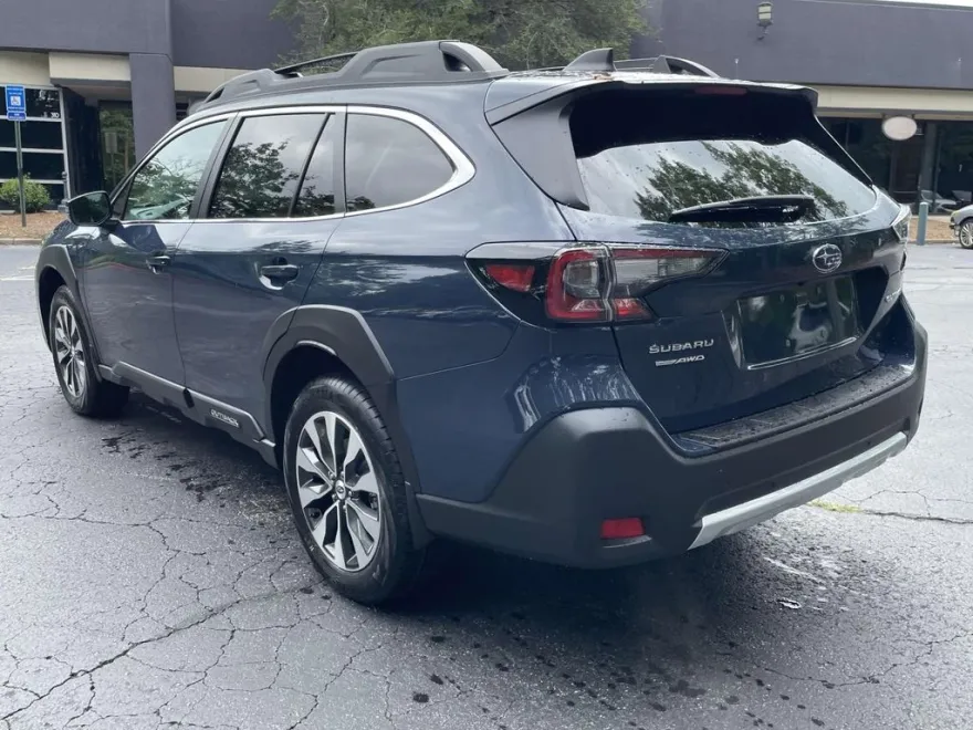 2025 Subaru Outback Limited photo 1