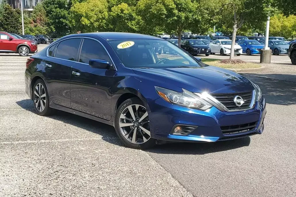 2017 Nissan Altima 2.5 SR photo 1
