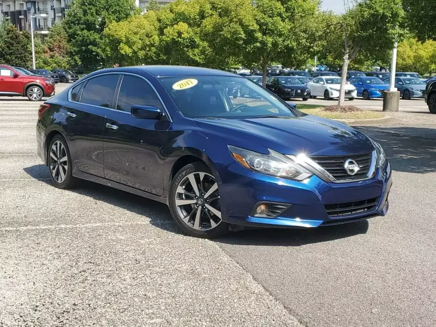 2017 Nissan Altima 2.5 SR photo 1