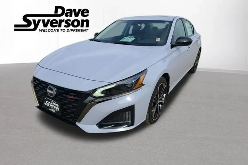 2025 Nissan Altima 2.5 SR photo 1