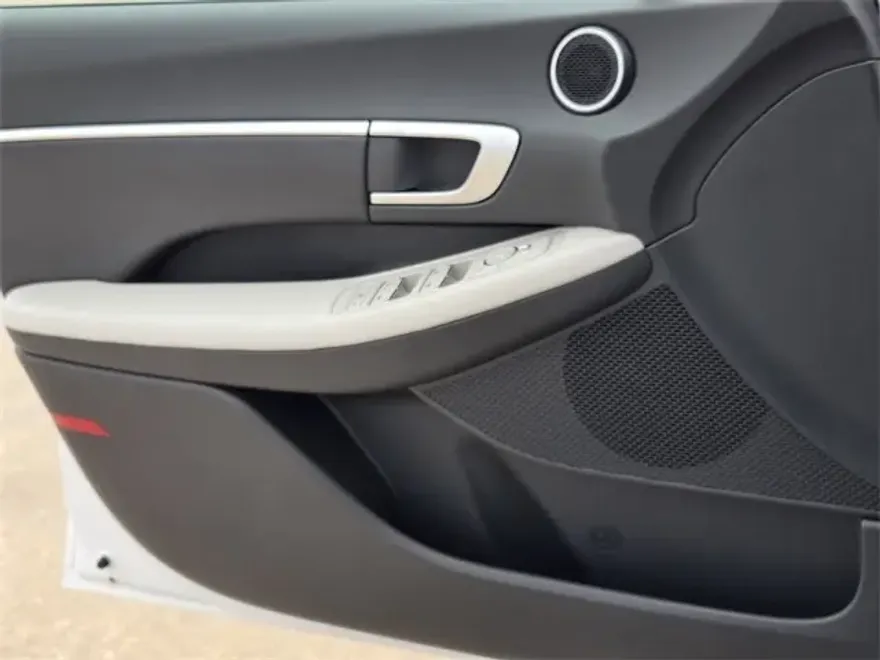 2025 Hyundai Sonata SEL photo 22