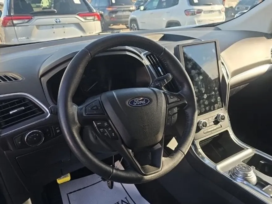 2022 Ford Edge Titanium photo 7