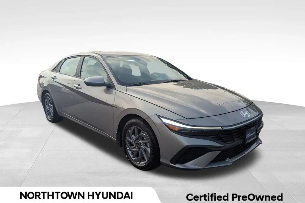 2024 Hyundai Elantra SEL photo 1