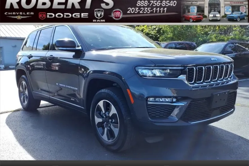2023 Jeep Cherokee Base photo 1