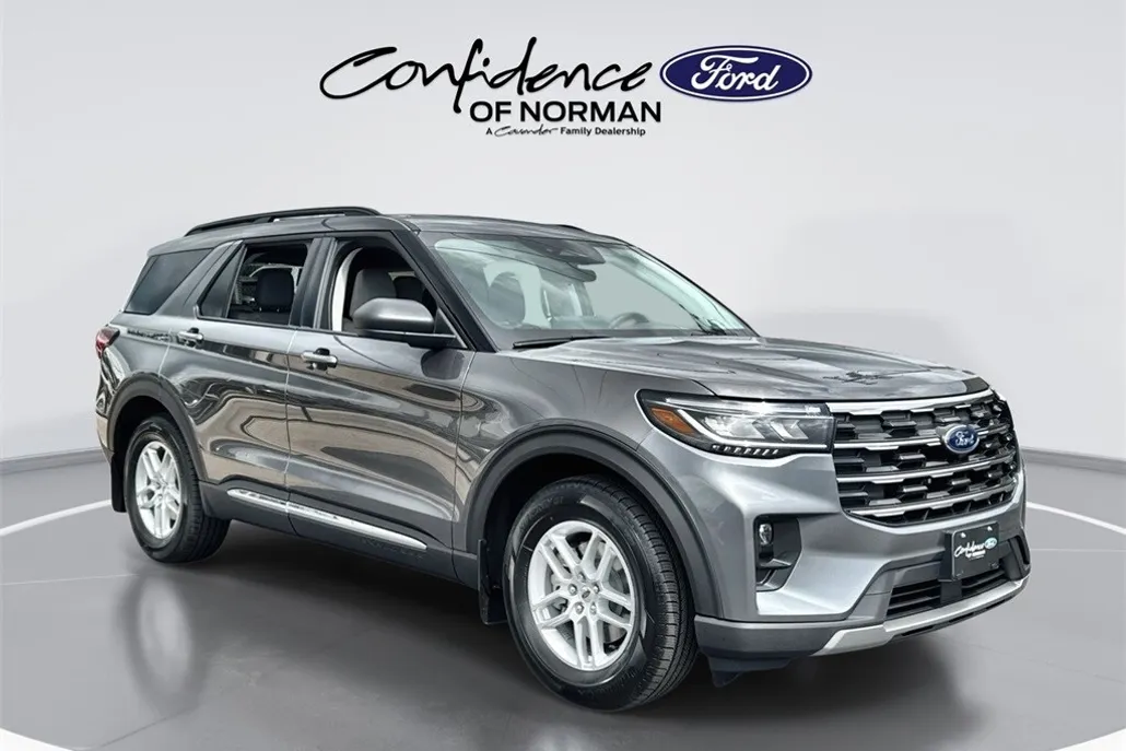 2025 Ford Explorer photo 1