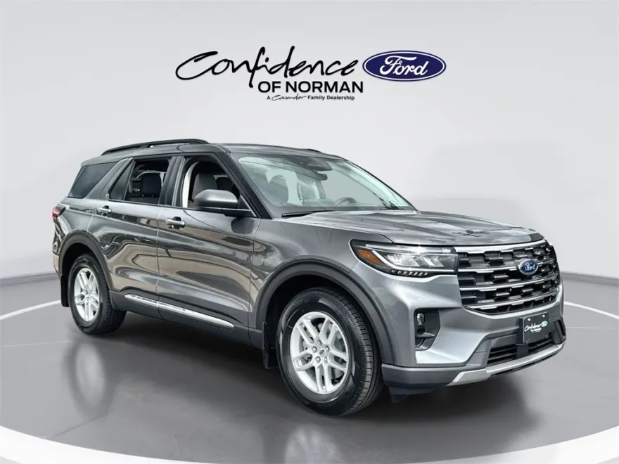 2025 Ford Explorer photo 1