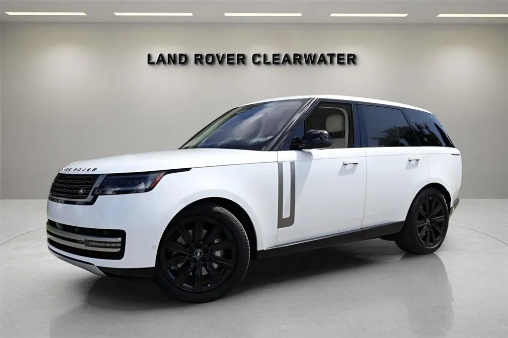 2023 Land Rover Range Rover SE photo 1