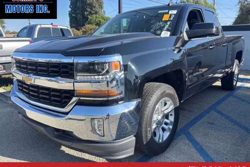 2017 Chevrolet Silverado 1500 LT photo 1
