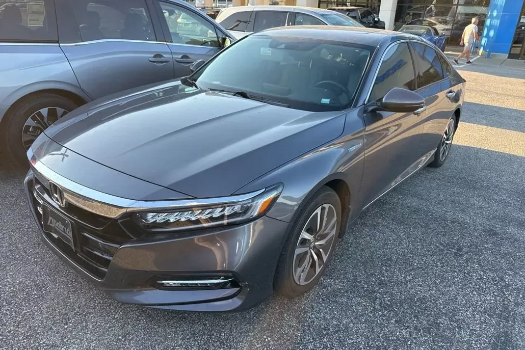 2020 Honda Accord Hybrid Touring photo 1