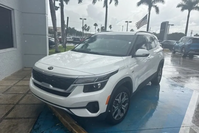 2021 Kia Seltos EX photo 1