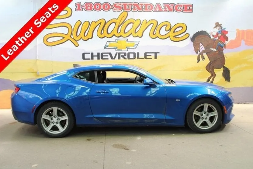 2017 Chevrolet Camaro 1LT photo 1